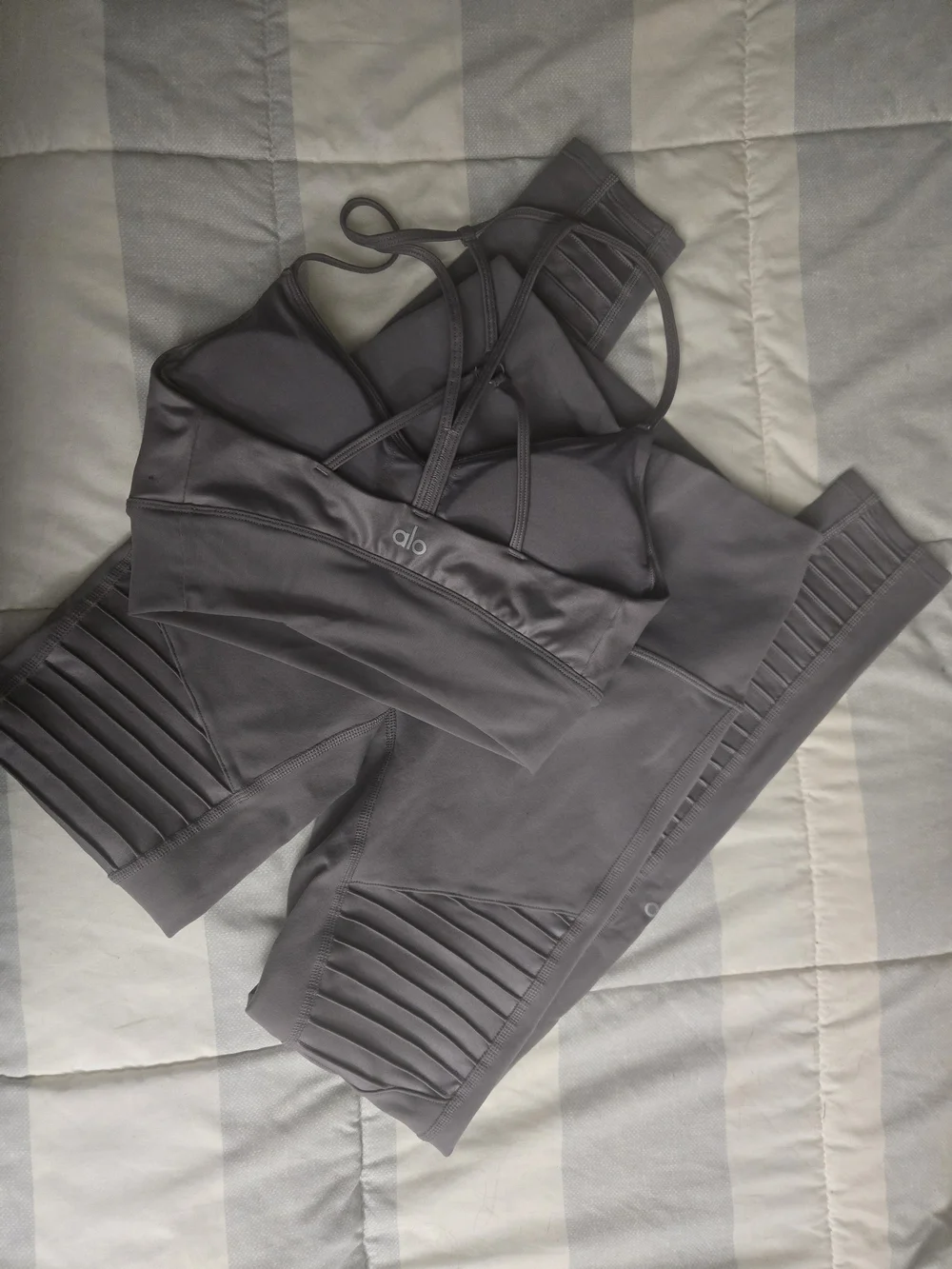 ALO Yoga Women's Anthracite Strappy Sports Bra & Moto Leggings Set BN